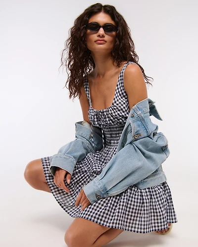 Vestido mini con escote fruncido y lazo delantero
