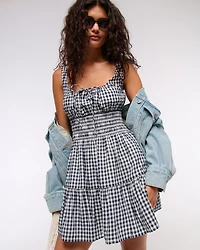 Vestido mini con escote fruncido y lazo delantero