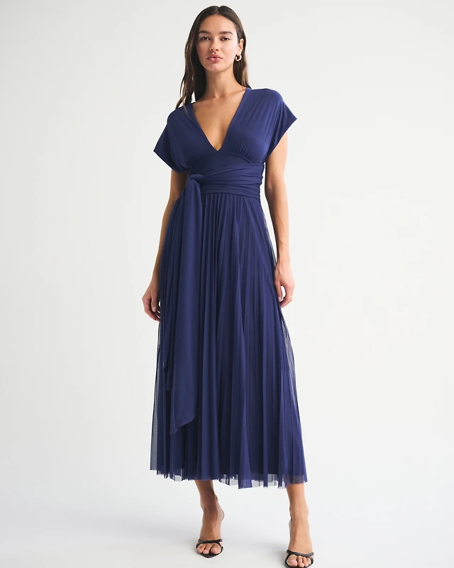 Abercrombie & Fitch A&F Giselle 5-in-1 Convertible Maxi Dress | The Summit Abercrombie & Fitch A&F Giselle 5-in-1 Convertible Maxi Dress | The Summit