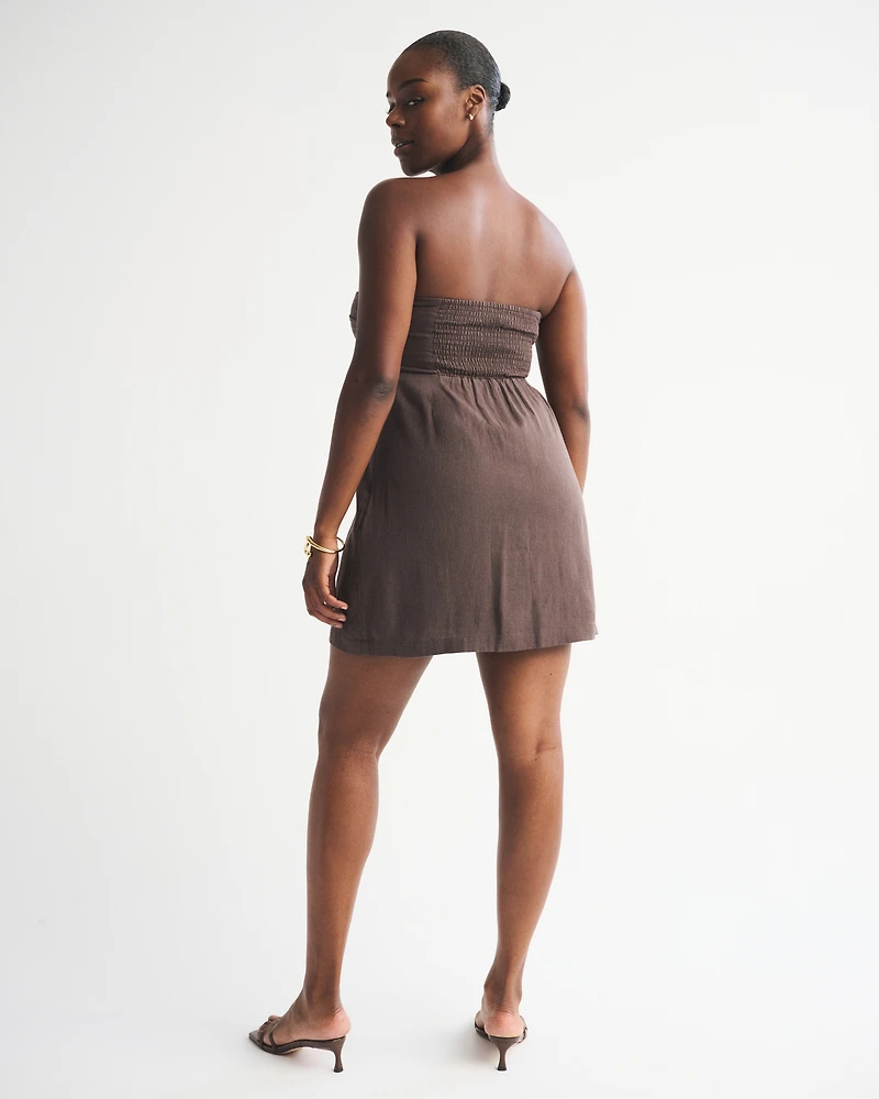 The A&F Scarlett Strapless Linen-Blend Hardware Skort