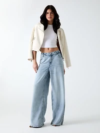 Loose-leg jeans