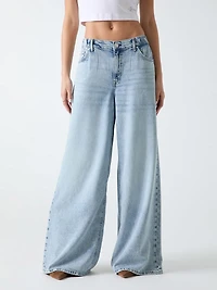 Loose-leg jeans