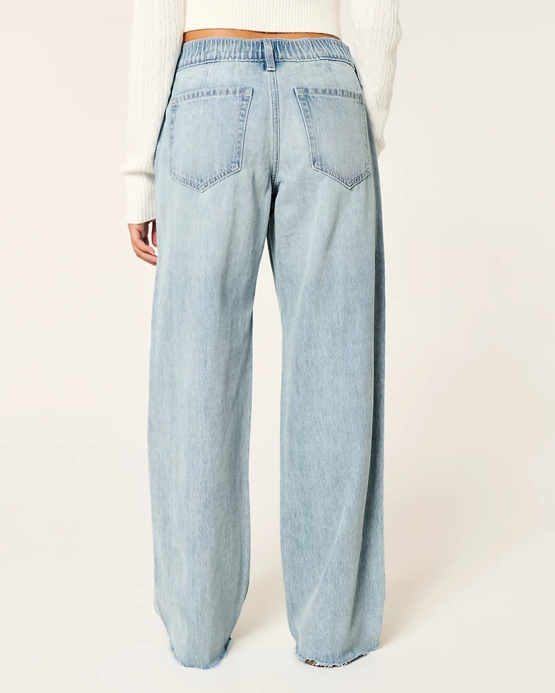 Low-Rise Light Wash Comfort Waistband Baggy Jeans