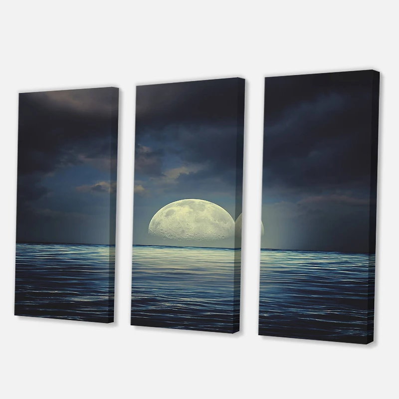 Designart - Super Moon Over The Sea II