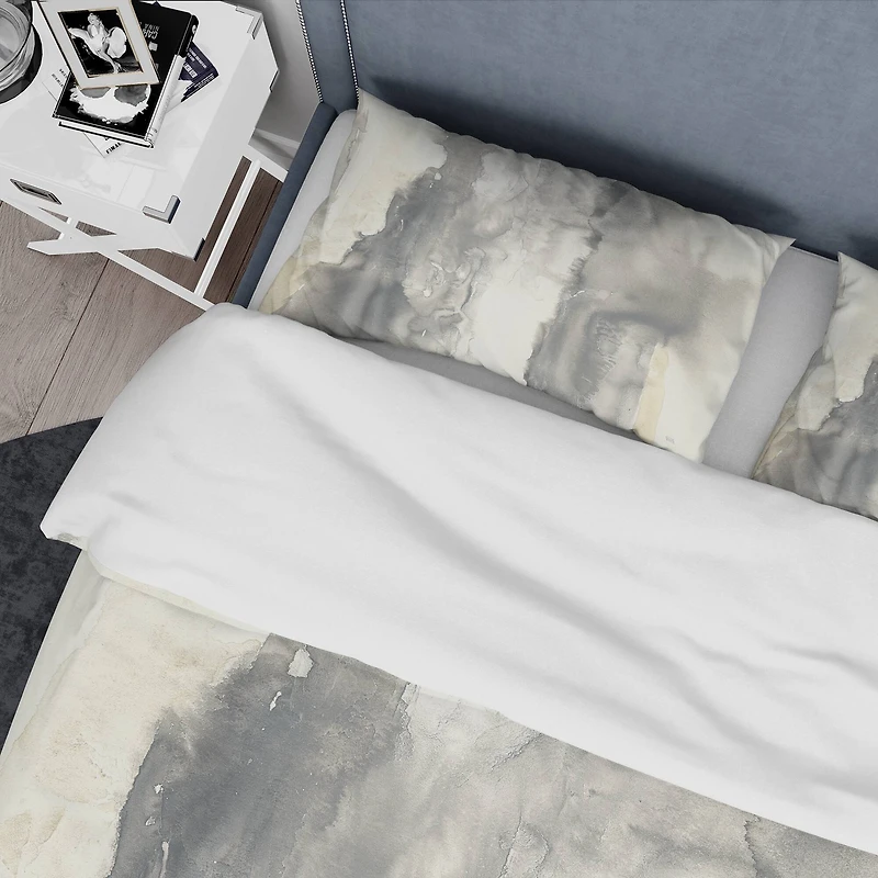 Designart 'Gold Glamour Direction I' Geometric Bedding Set