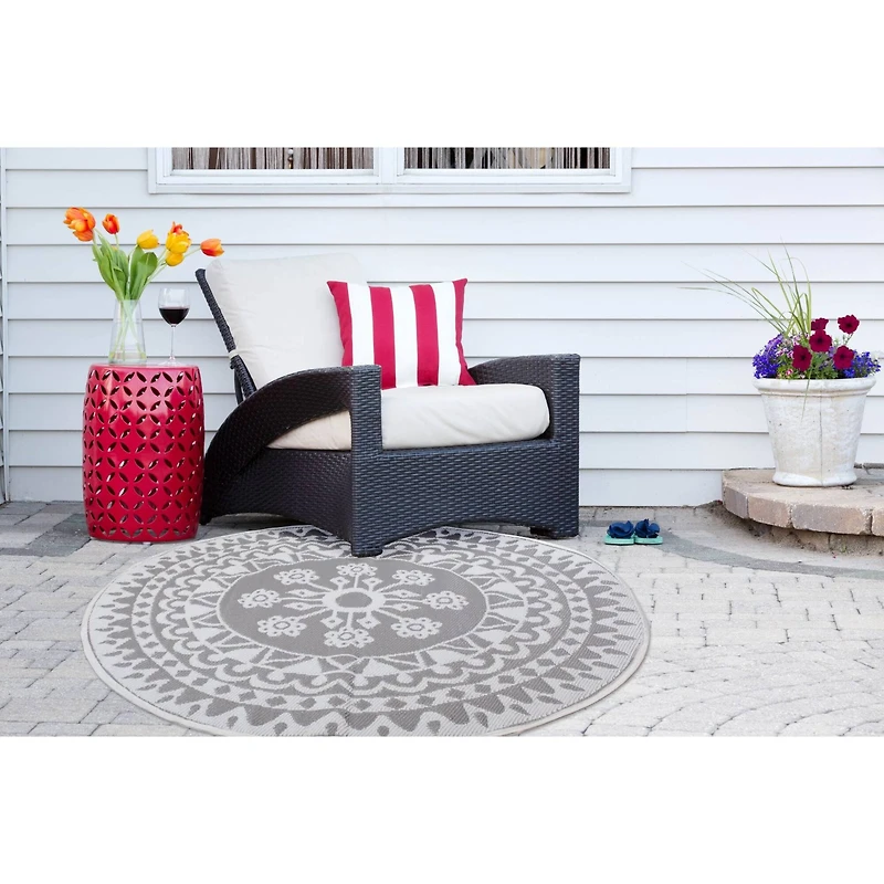 DII® Round Gray Floral Outdoor Rug, 5ft.