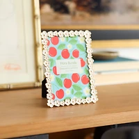 Flora Bunda 4" x 6" All Around Daisy Edge Zinc Alloy Picture Frame