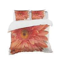 Designart 'Vivid Red Daisy' Traditional Bedding Set