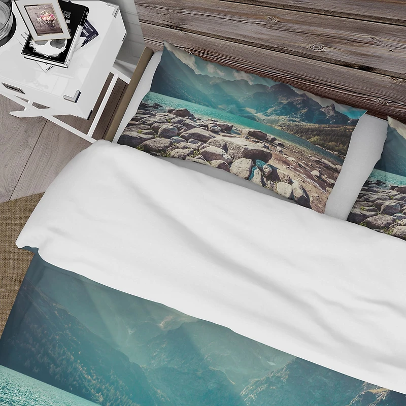 Designart 'Tatra Mountains Green water mountain lake' Landscapes Bedding Set
