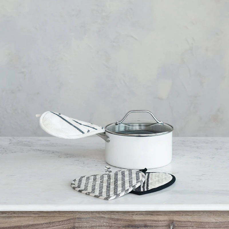 Hello Honey® Black & White Chic Cotton Quilted Heart Shaped Pot Holders Set