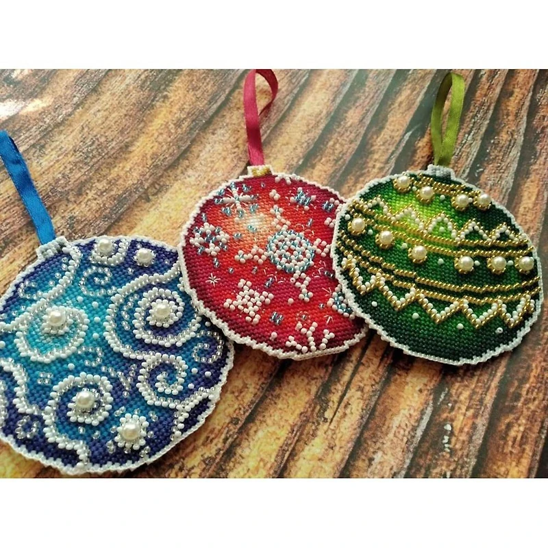 MP Studia Christmas Tree Ornament Plastic Canvas Counted Cross Stitch Kit