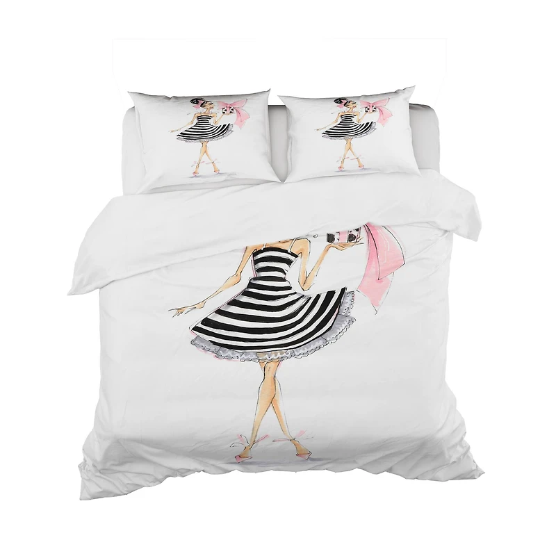 Designart 'Girl Holding a Gift' Glamour Bedding Set