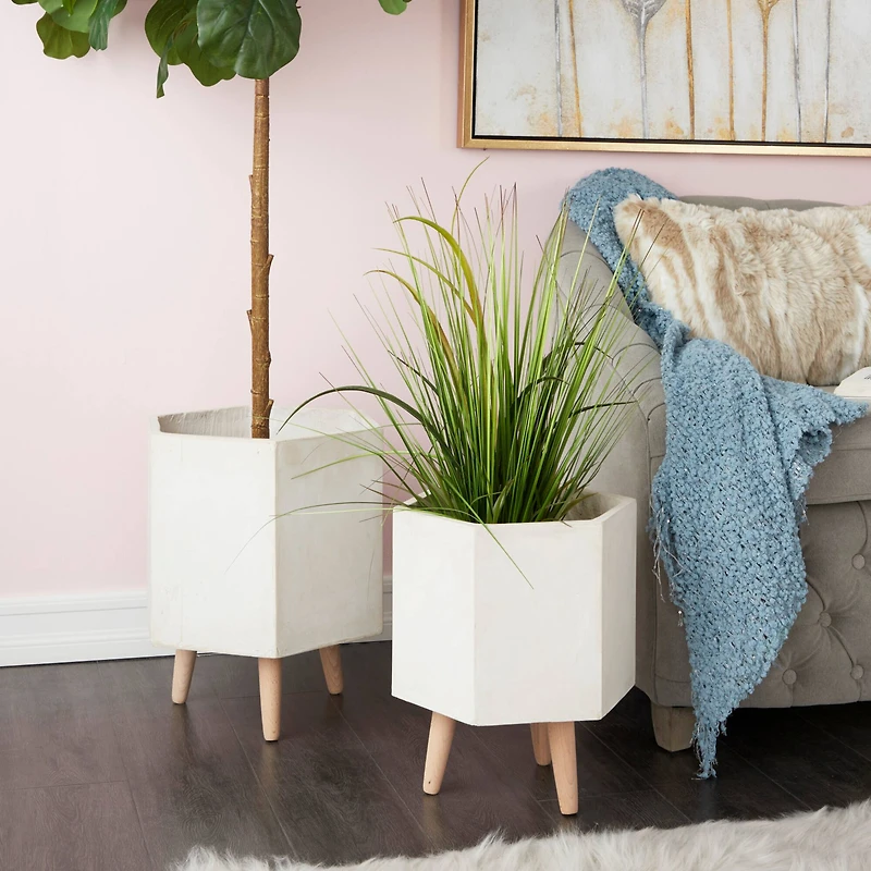 CosmoLiving by Cosmopolitan White Polystone Contemporary Planter Set