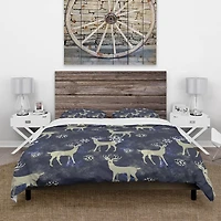 Designart 'Raindeer With Christmas Snowflakes' Animals Bedding Set