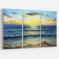 Designart - Ocean and waves at Sunrise