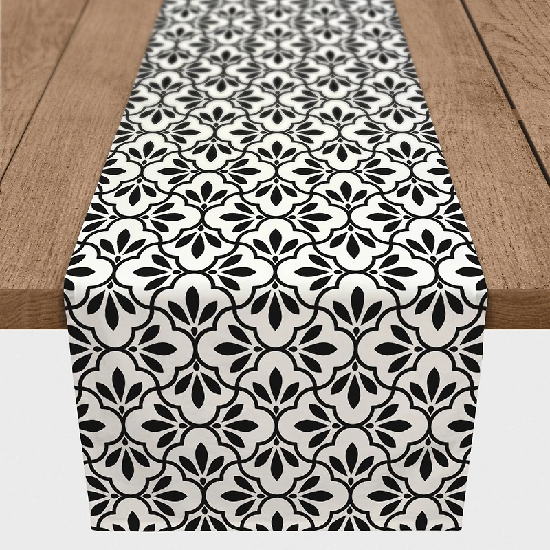 Quatrefoils Indoor/Outdoor Table Runner