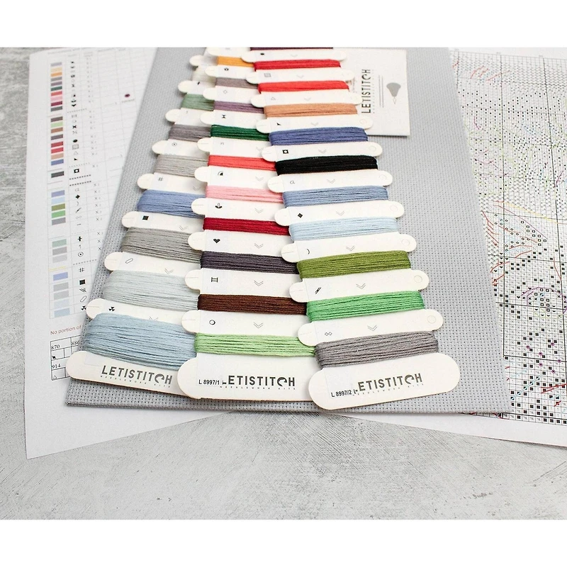 LetiStitch Winter Cat Counted Cross Stitch Kit