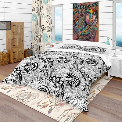 Designart 'Monochrome Abstract Floral Pattern' Bohemian & Eclectic Bedding Set