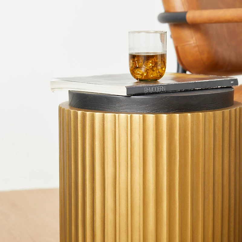 Glitzhome® 17.5" Antique Gold Fluted Side Table