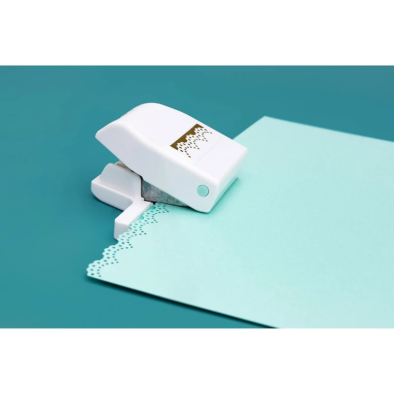 We R Memory Keepers® Scallop Lace Edge Punch