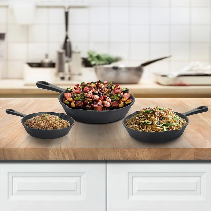 MegaChef Pre-Seasoned 3 Piece Cast Iron Skillet Set