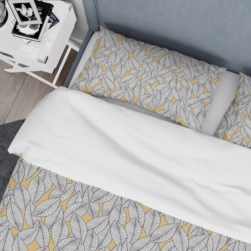 Designart 'Abstract Monochromic Pattern with Contour Leaves' Modern & Contemporary Bedding Set