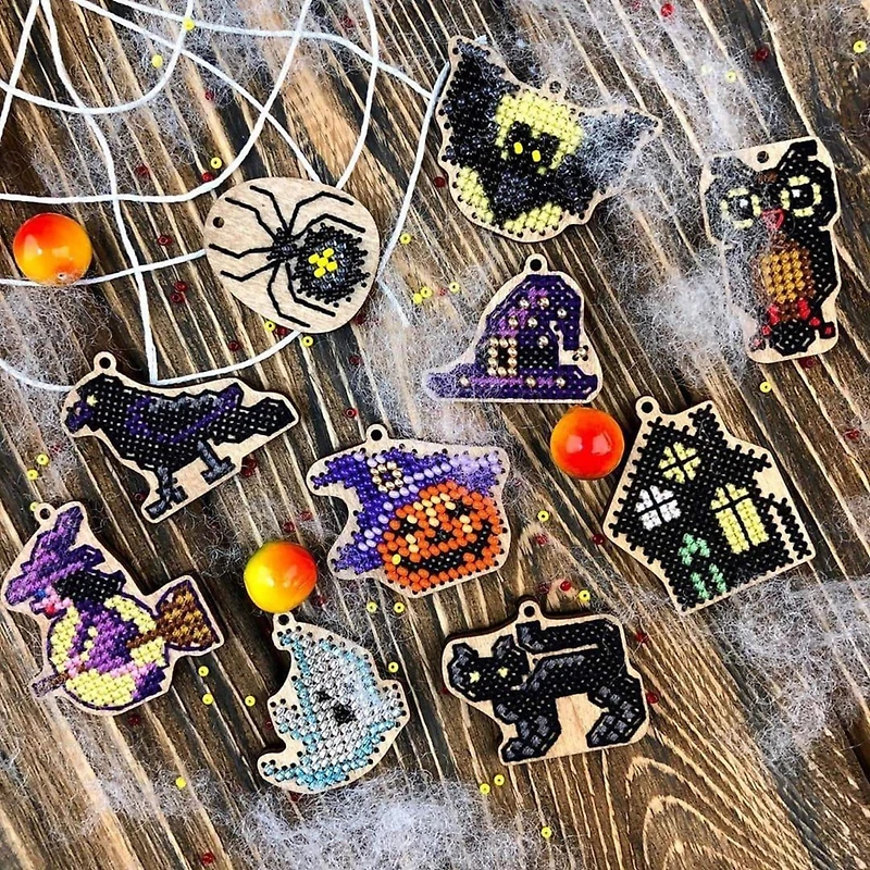 Wonderland Crafts Spooky Embroidery Wood Blanks Set
