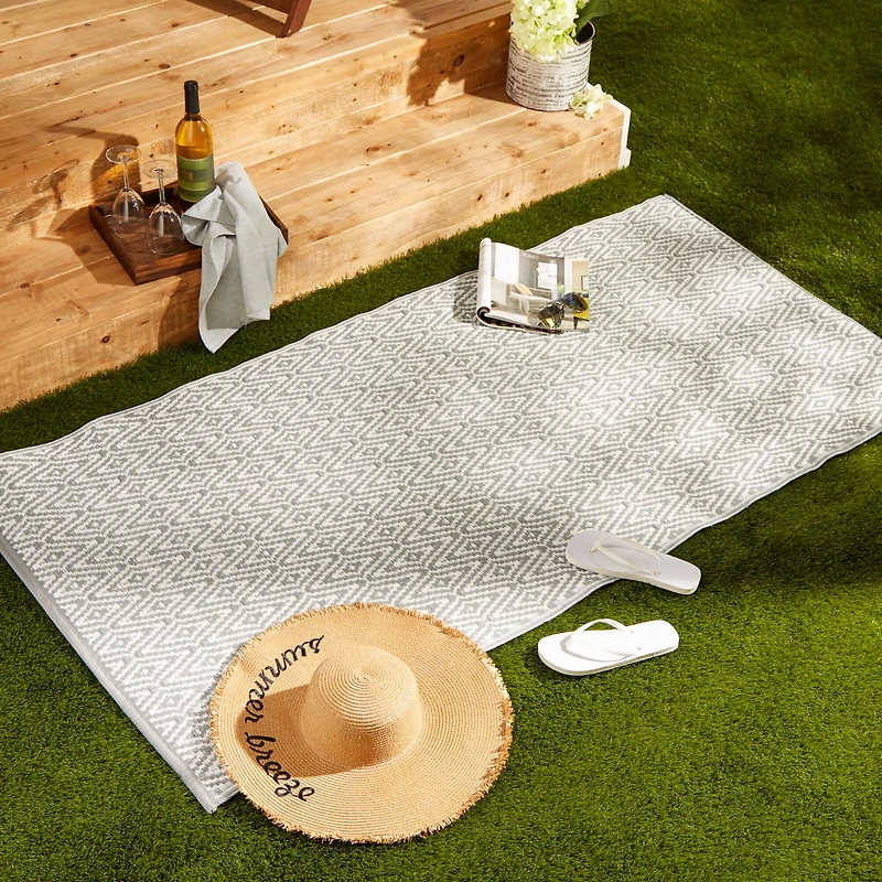 DII® Gray Diamond Outdoor Rug, 3ft. x 6ft.