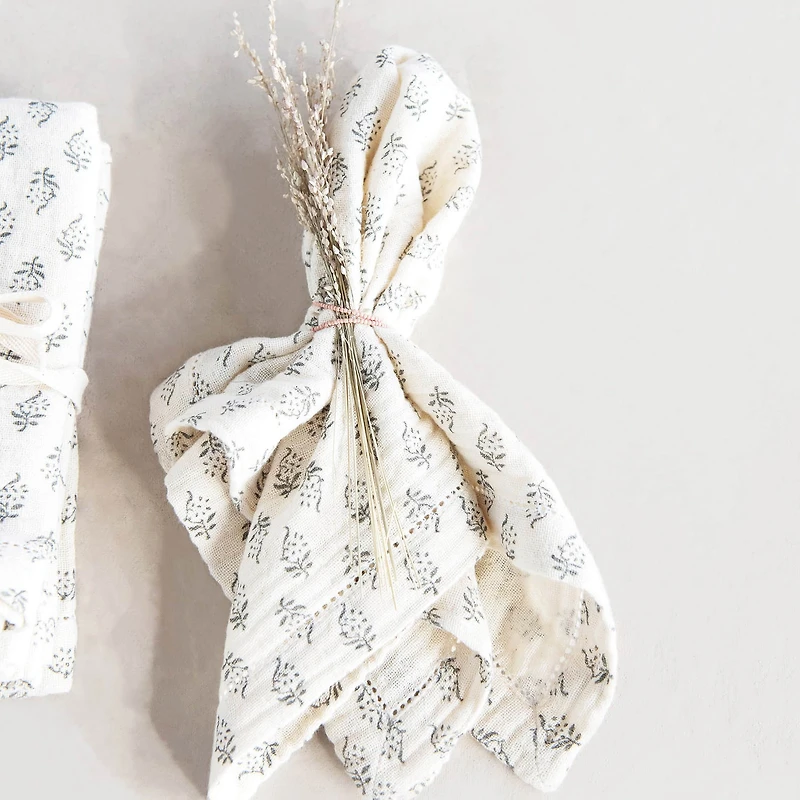 Hello Honey® Charcoal & Cream Floral Print Cotton Napkins, 4ct.