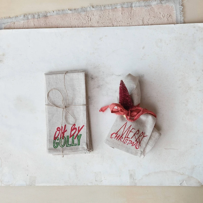 Hello Honey® 18" White & Red Christmas Cotton Napkin Set