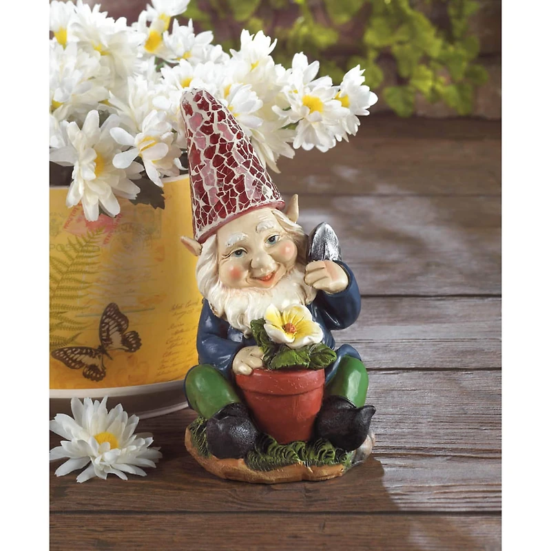 7" Gardening Gnome Solar Statue