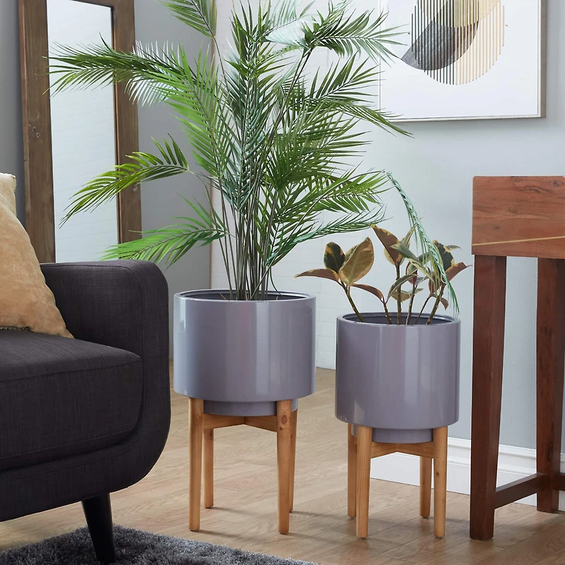 Gray Iron Contemporary Planter with Natural Legs Set