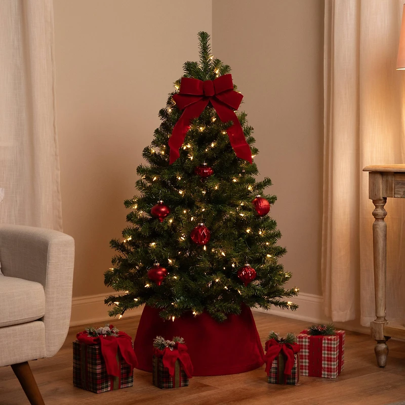 4.5ft. Pre-Lit Pendleton Spruce Full Artificial Christmas Tree, Clear Lights