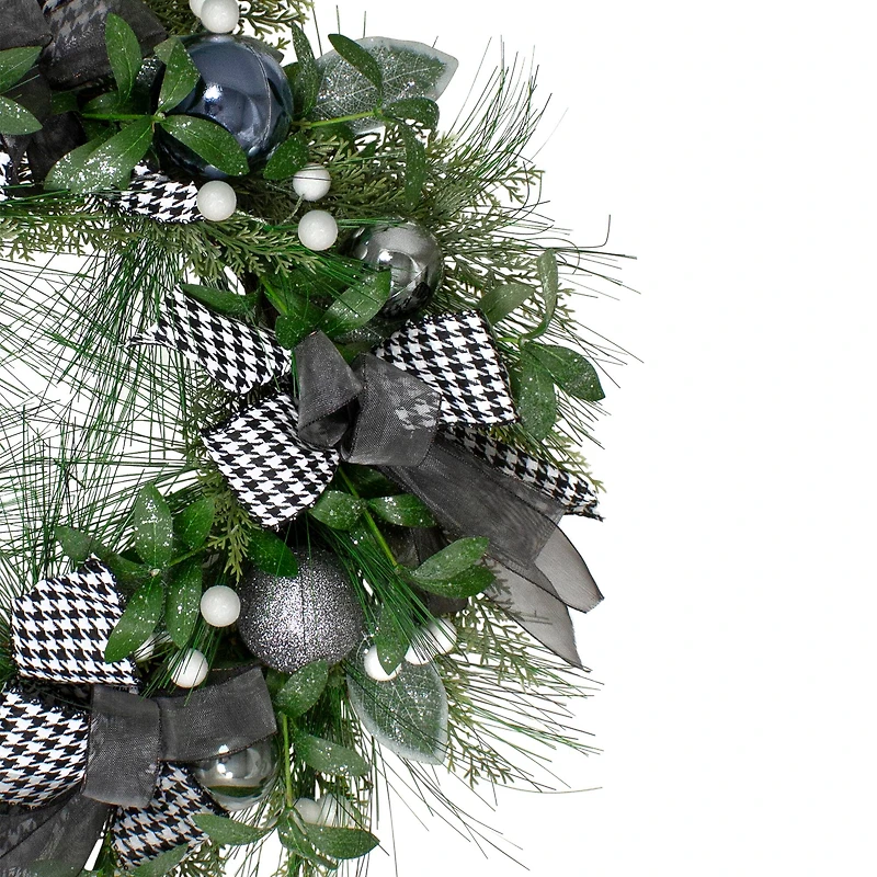 24" Houndstooth & White Berries Artificial Christmas Wreath