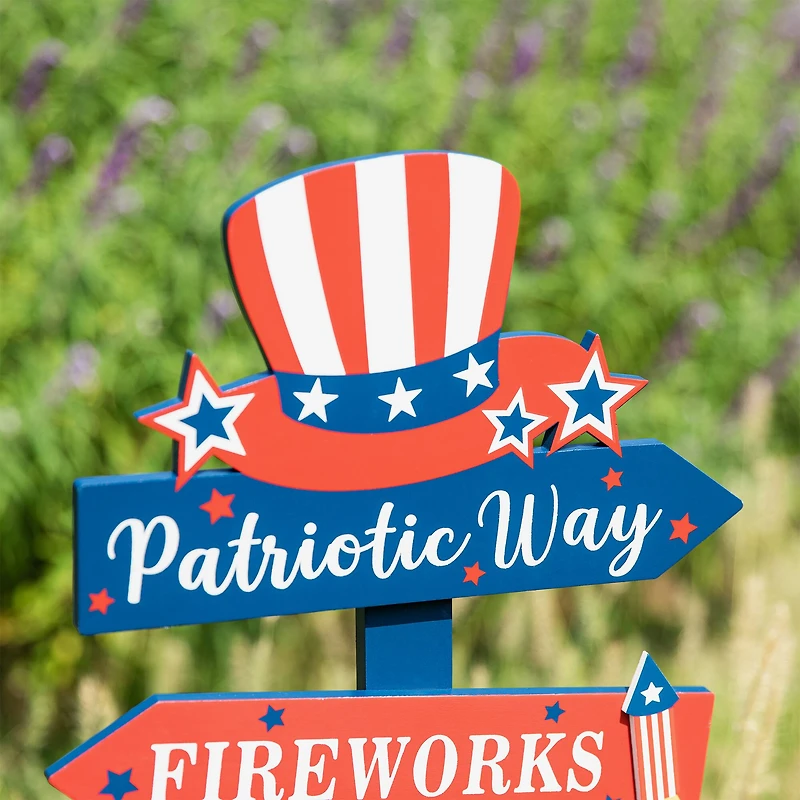 Glitzhome® 36" Directional Patriotic Top Hat Stake