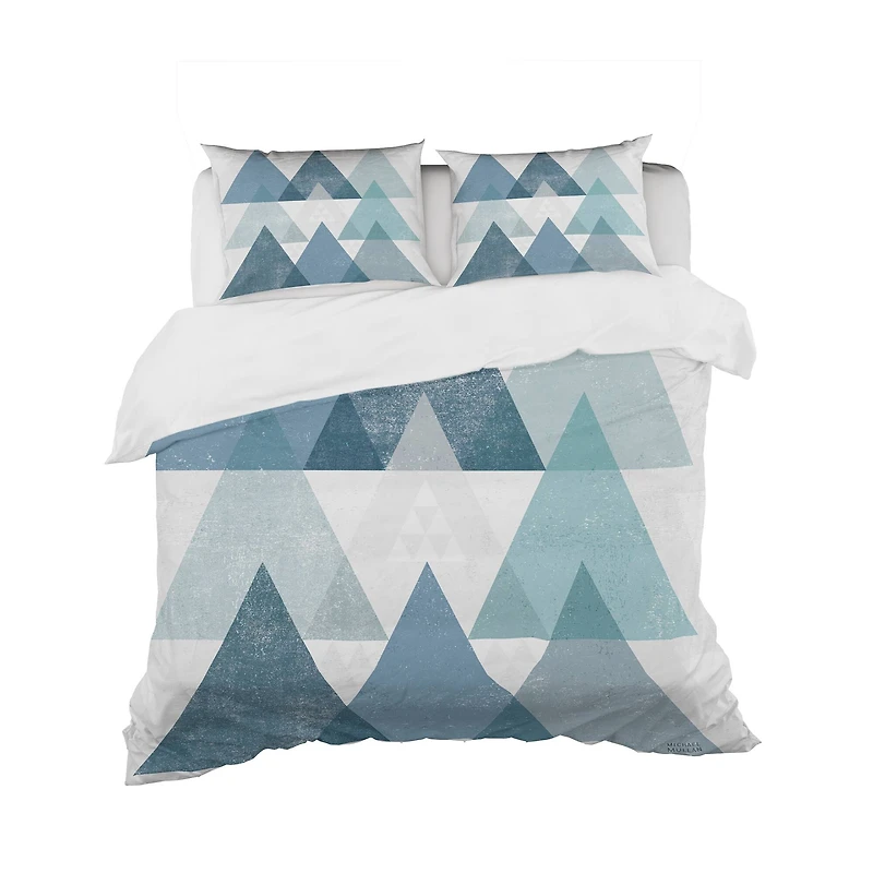 Designart 'minimal Triangles IV Blue' Geometric Bedding Set