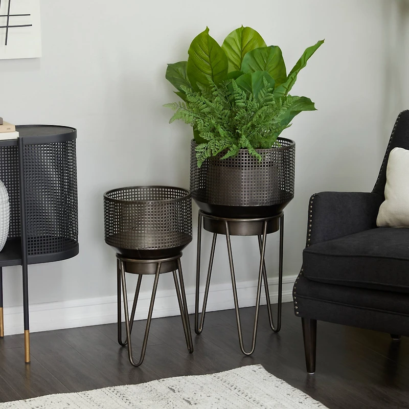 The Novogratz Black Metal Modern Planter Set