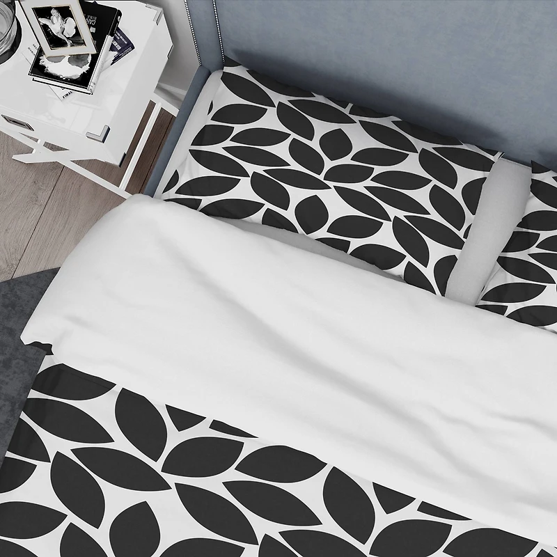 Designart 'Monochrome Geometric Pattern XII' Mid-Century Duvet Cover Set