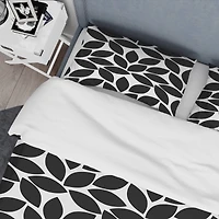 Designart 'Monochrome Geometric Pattern XII' Mid-Century Duvet Cover Set