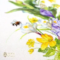 Oven Brave Bumblebee Cross Stitch Kit