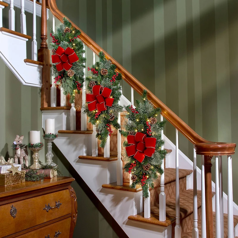 Haute Decor 26" Pre-Lit Classic Staircase Swag