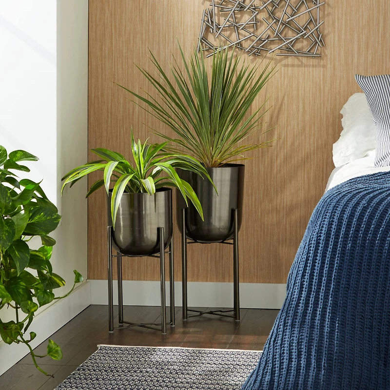 CosmoLiving by Cosmopolitan Black Metal Glam Planter Set