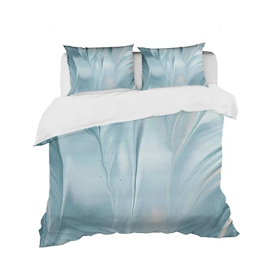 Designart 'Blue Modern Water III' Geometric Bedding Set