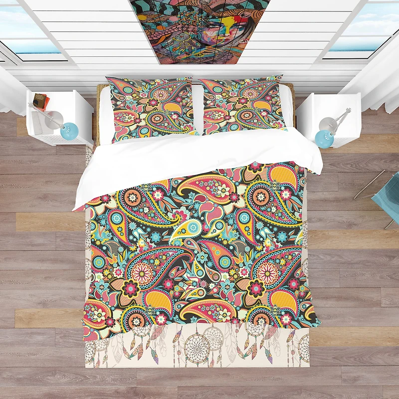 Designart 'Traditional Asian Elements Paisley' Bohemian & Eclectic Bedding Set