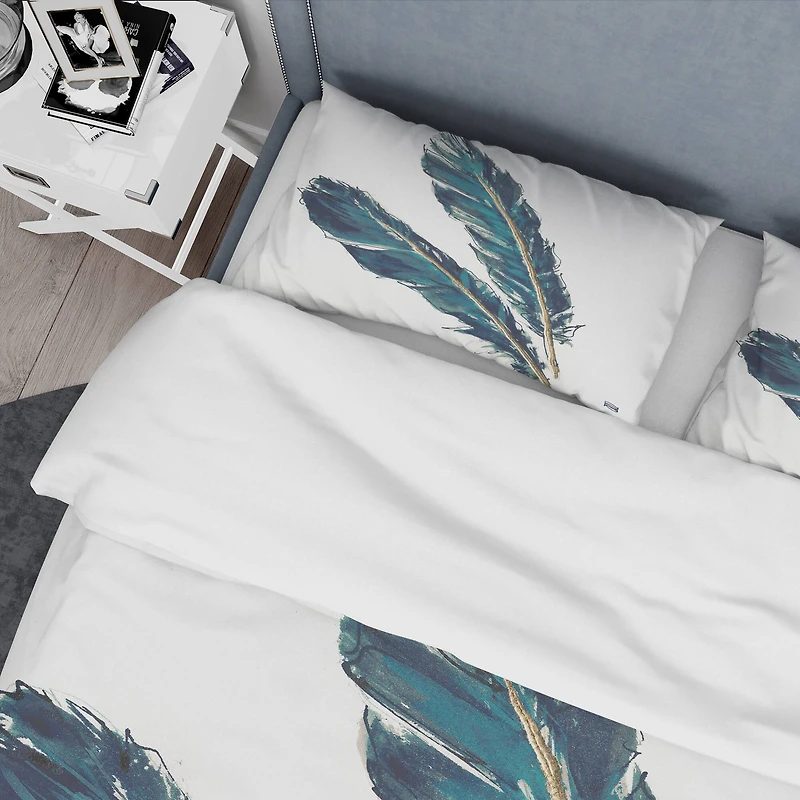 Designart 'Gold Indigo Feathers III' Glam Bedding Set