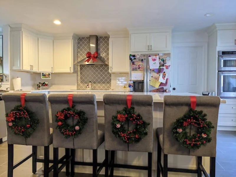 16" Deluxe Windsor Pine Artificial Wreath