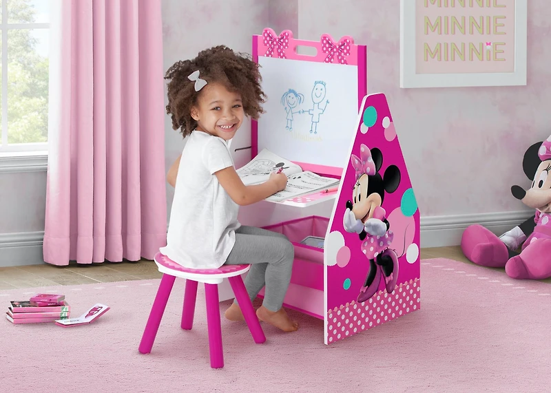 Delta Children Minnie Mouse Deluxe Kids Art Table & Easel