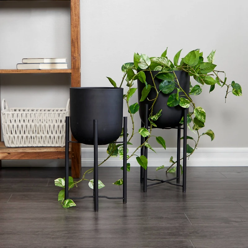 CosmoLiving by Cosmopolitan Black Metal Planter with Removable Stand Set, 22" & 20"
