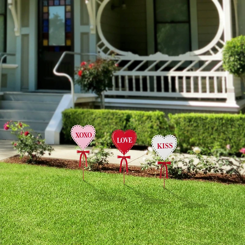 Glitzhome® 16" Valentine's Metal Heart Yard Stake Set