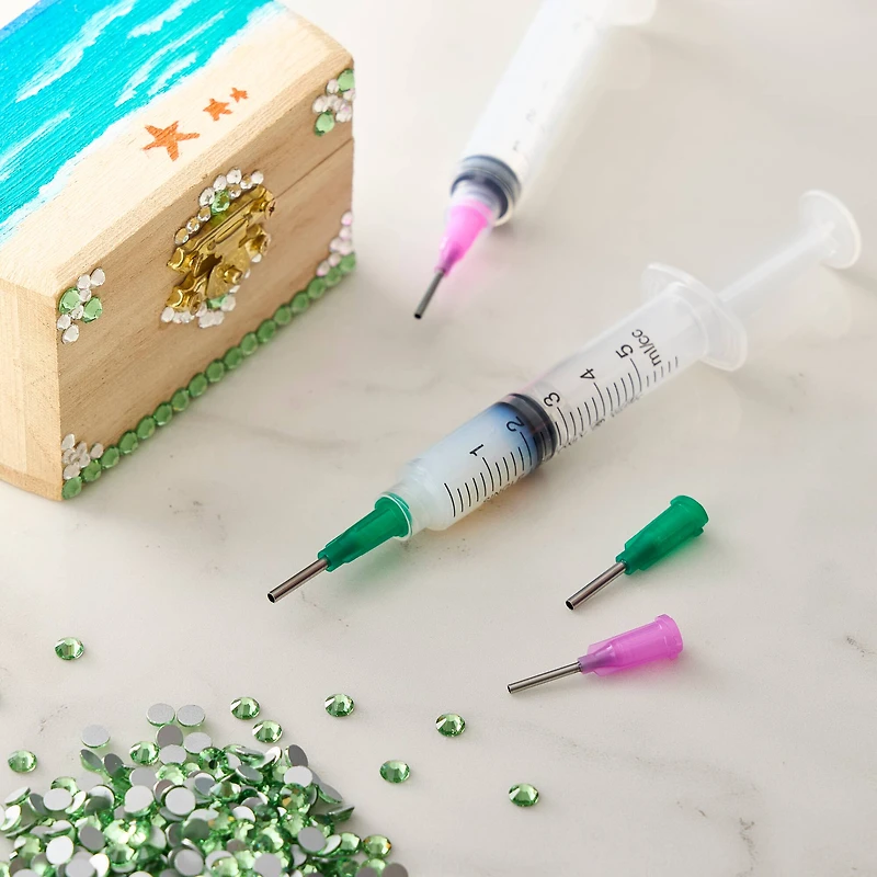 The Beadsmith® Crystal FX™ Thick Viscosity Glue Syringe & Tip Set